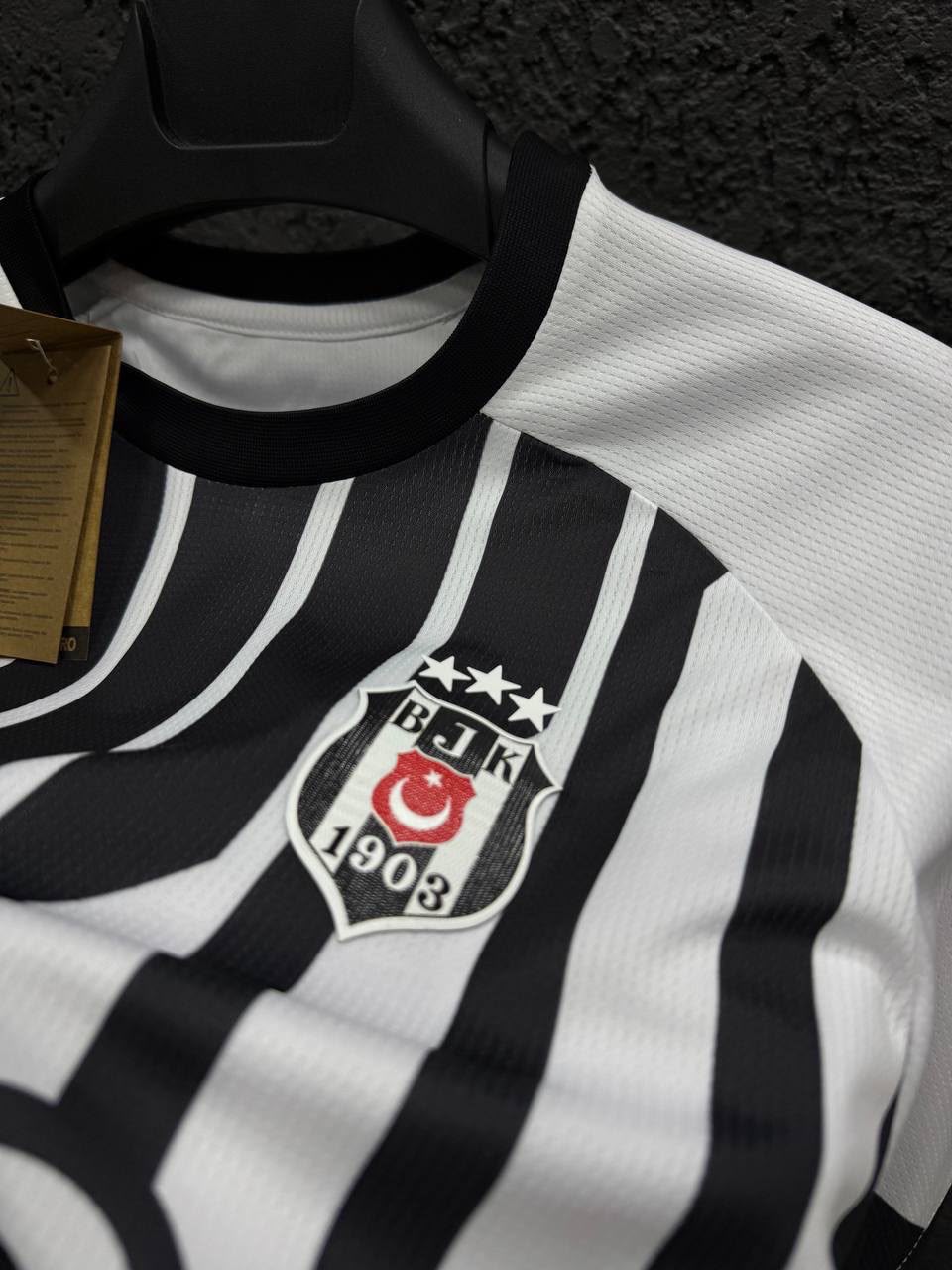 BJK YENİ SEZON ÇUBUKLU FORMASI