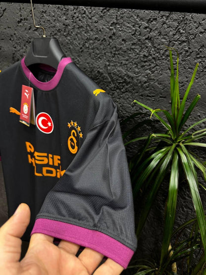 GS YENİ SEZON SİYAH FORMASI