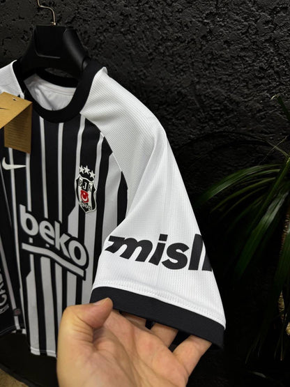 BJK YENİ SEZON ÇUBUKLU FORMASI