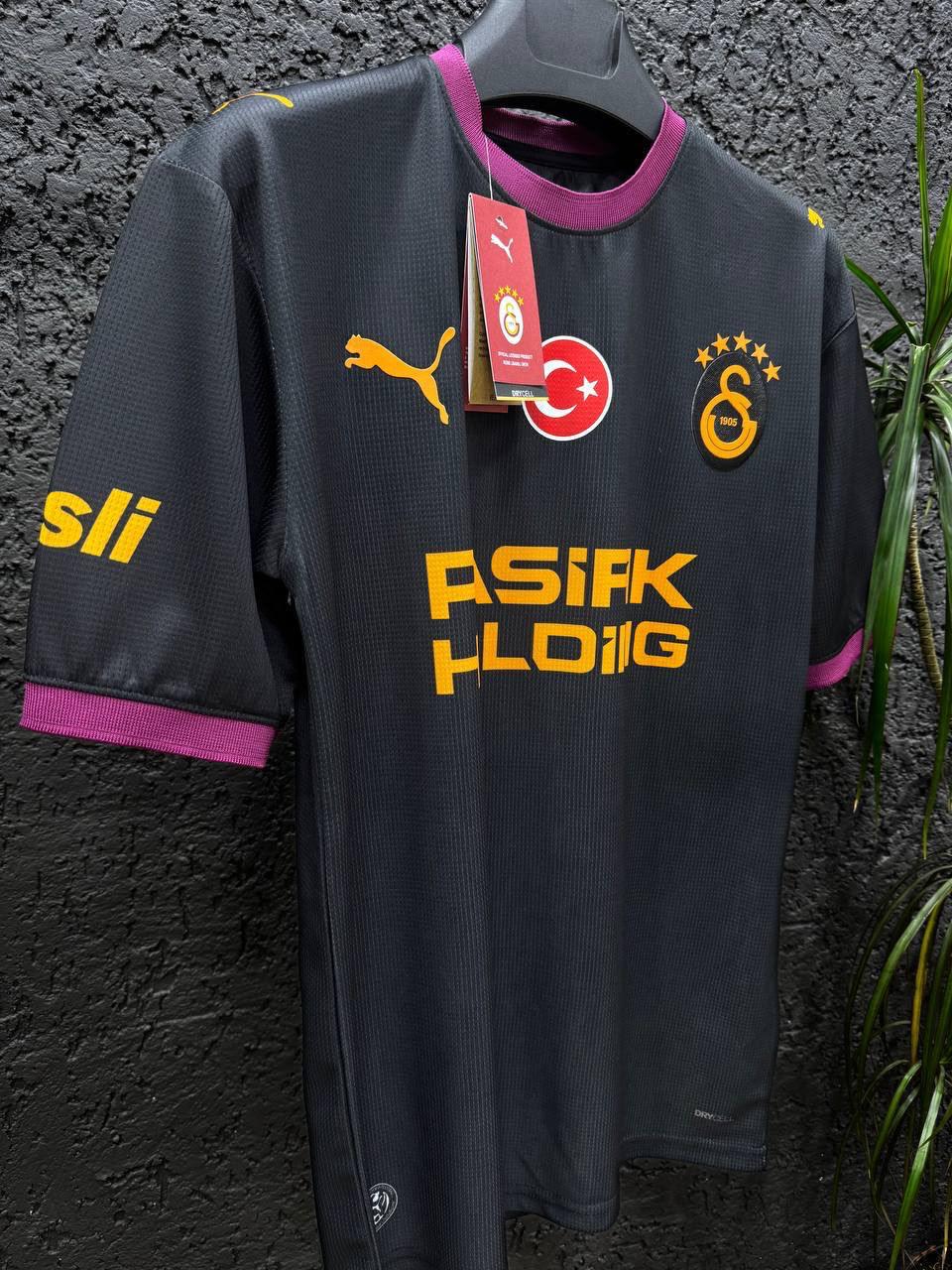 GS YENİ SEZON SİYAH FORMASI
