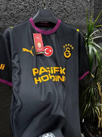 GS YENİ SEZON SİYAH FORMASI
