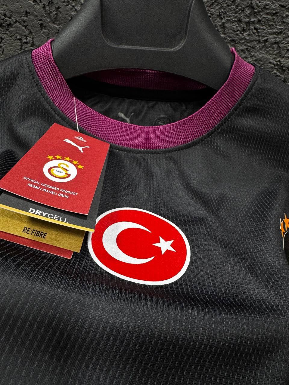 GS YENİ SEZON SİYAH FORMASI