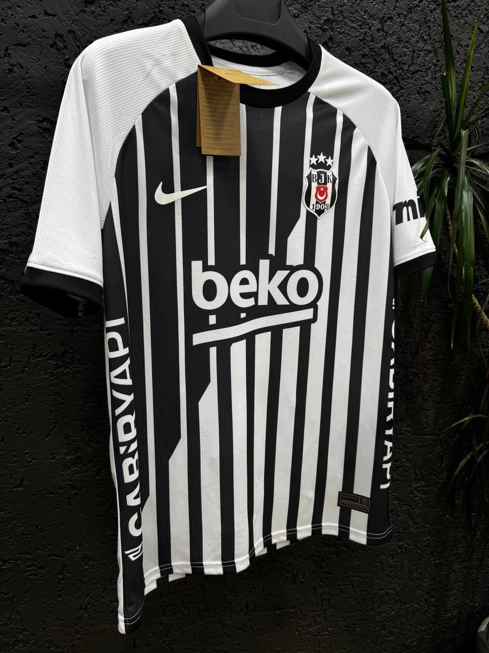 BJK YENİ SEZON ÇUBUKLU FORMASI