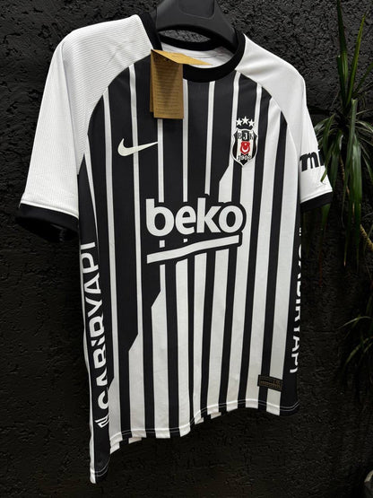 BJK YENİ SEZON ÇUBUKLU FORMASI