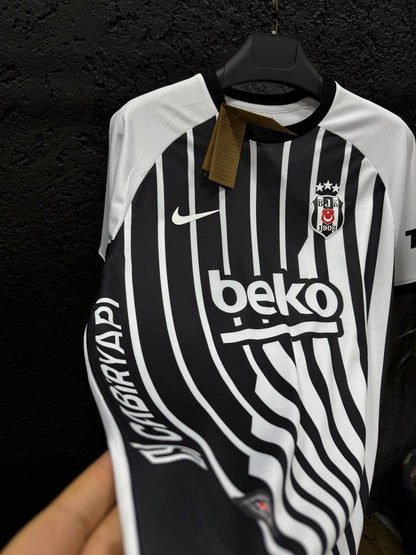 BJK YENİ SEZON ÇUBUKLU FORMASI
